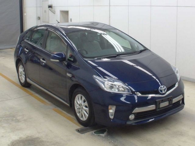 31 Toyota Prius phv ZVW35 2015 г. (NAA Osaka)